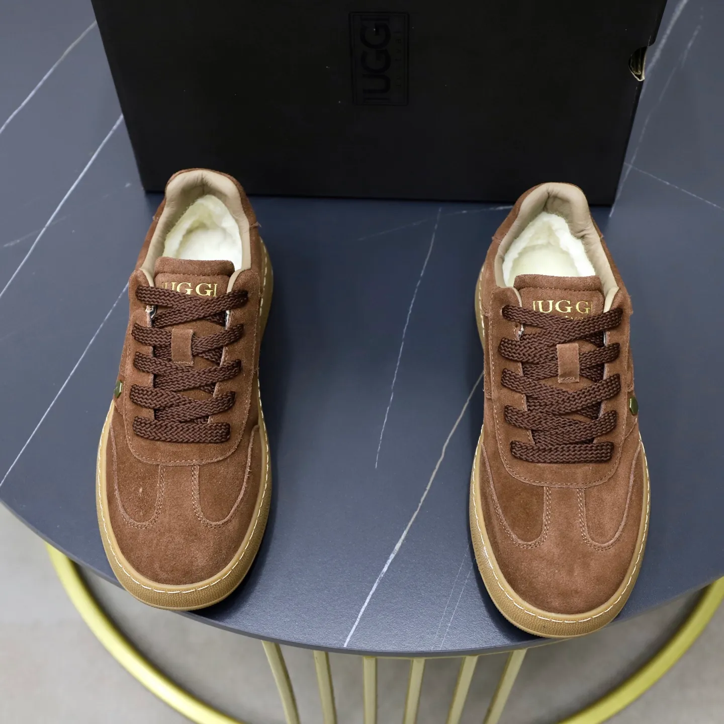 Ex-factory price: 540💰Thick wool imported from Australia Brand: UGG genuine purchase Size: 39-44 Grade: Official website 1:1 Material: First layer of genuine leather waterproof and antifreeze upper Real wool lining Original non-slip soft wear-resistant outsole Style category: Men's casual shoes Trendy style Comfortable on the feet Color: Official website color synchronization